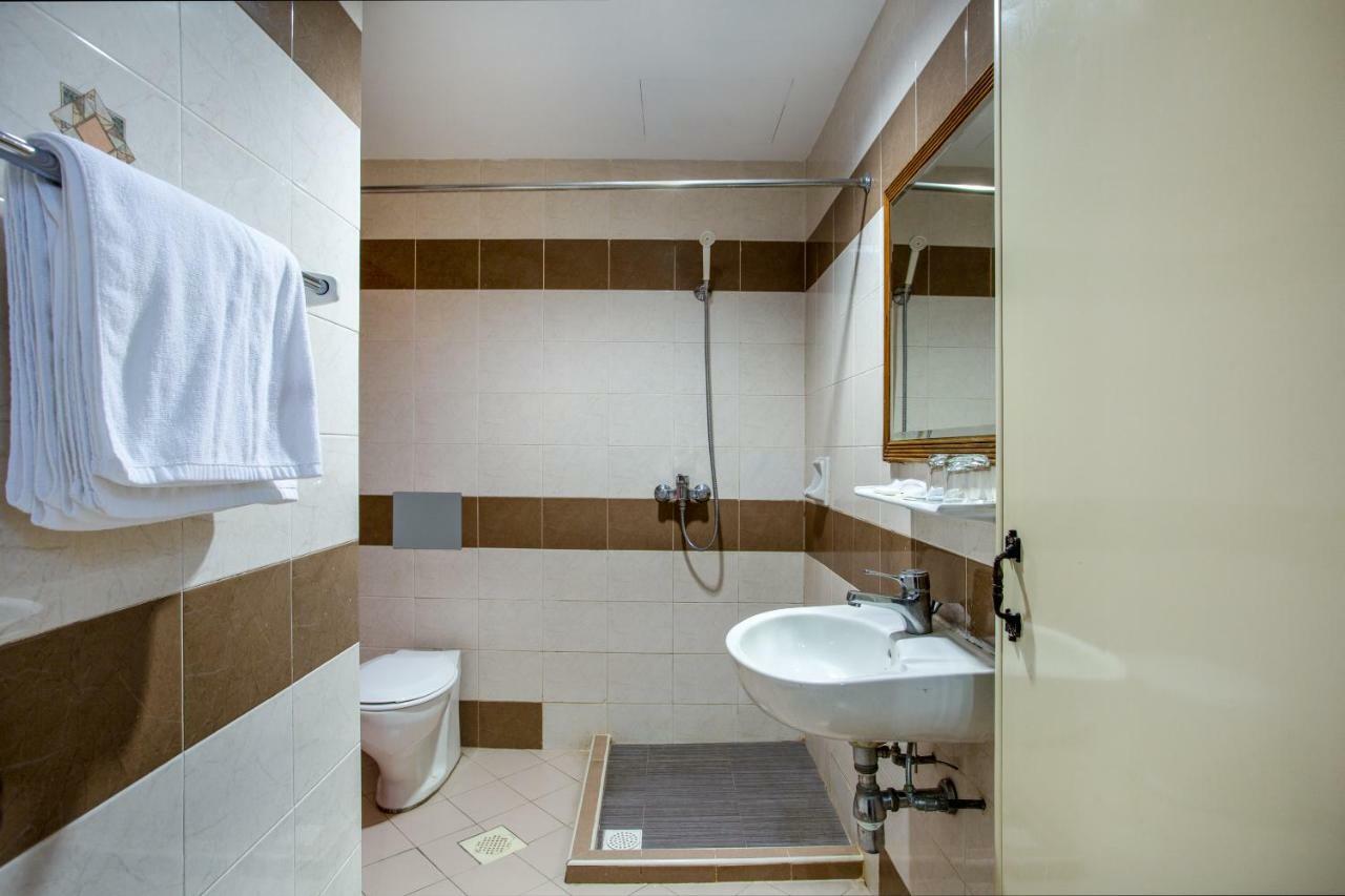 Oyo 106 Beach Hotel Singapura Exterior foto